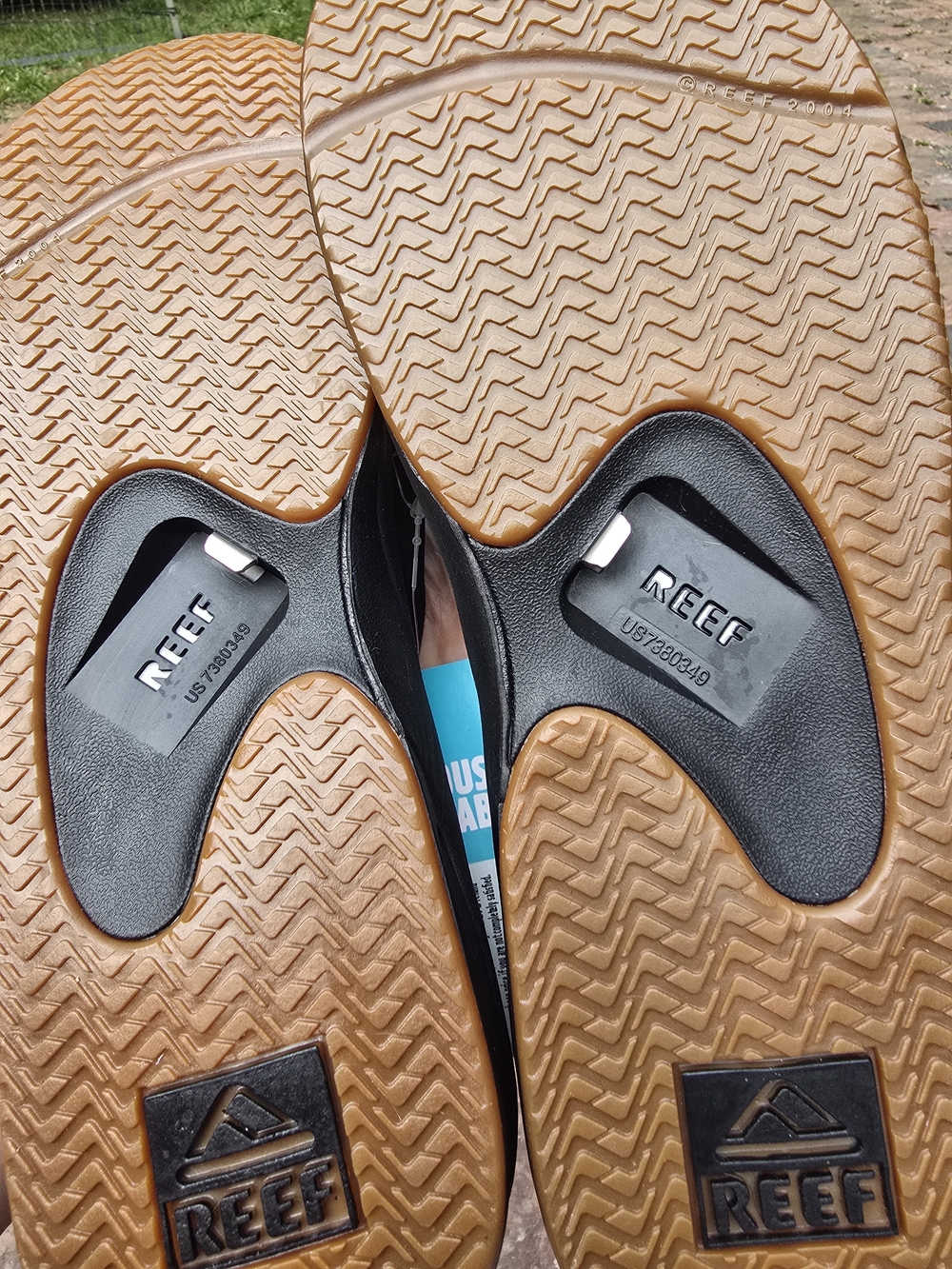 Reef Fanning Men's Water Friendly Flip Flops With Bottle Opener NWT 11 Black - Picture 11 of 11